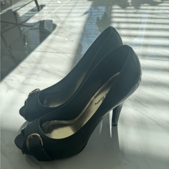 Heels - Picture 4 of 5